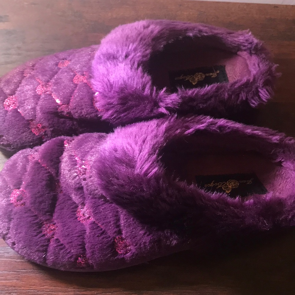Joan Boyce clog slippers- size 7-8- never worn